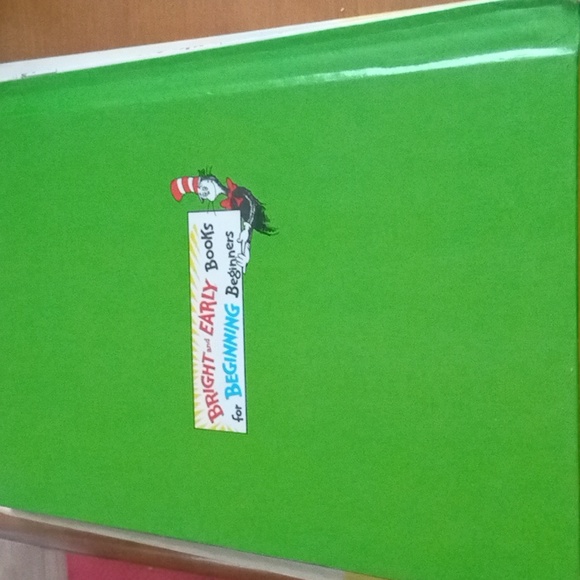 3/20**Old Hat New Hat By Stan And Jan Berenstain - Picture 2 of 3